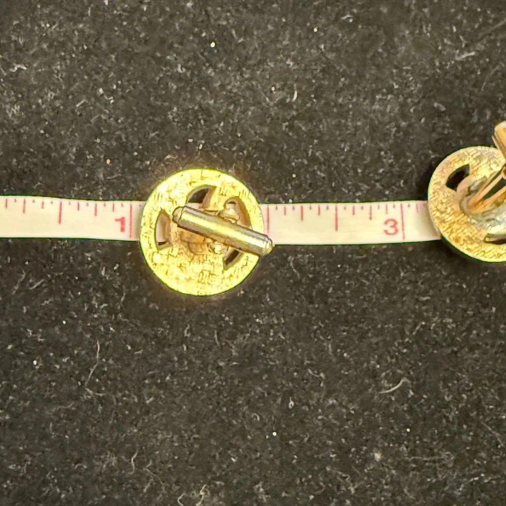 N/A one cufflink